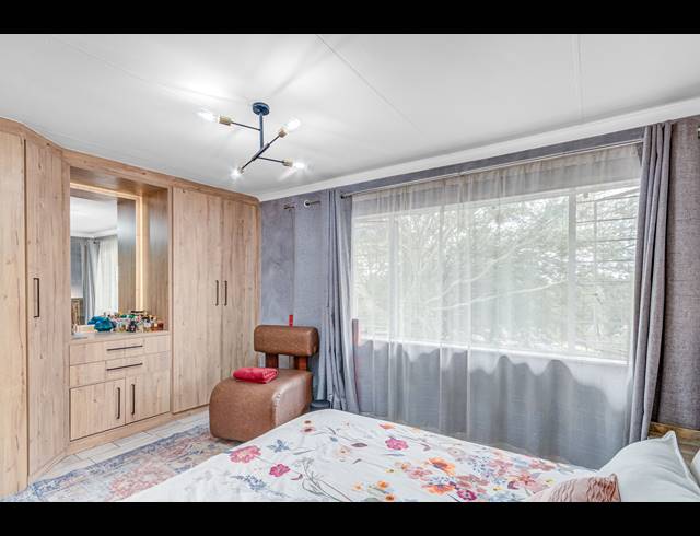 2 BEDROOM TOWNHOUSE FOR SALE IN SUNDOWNER